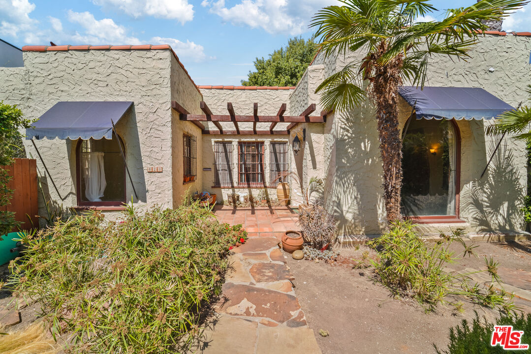 429 N Martel Ave