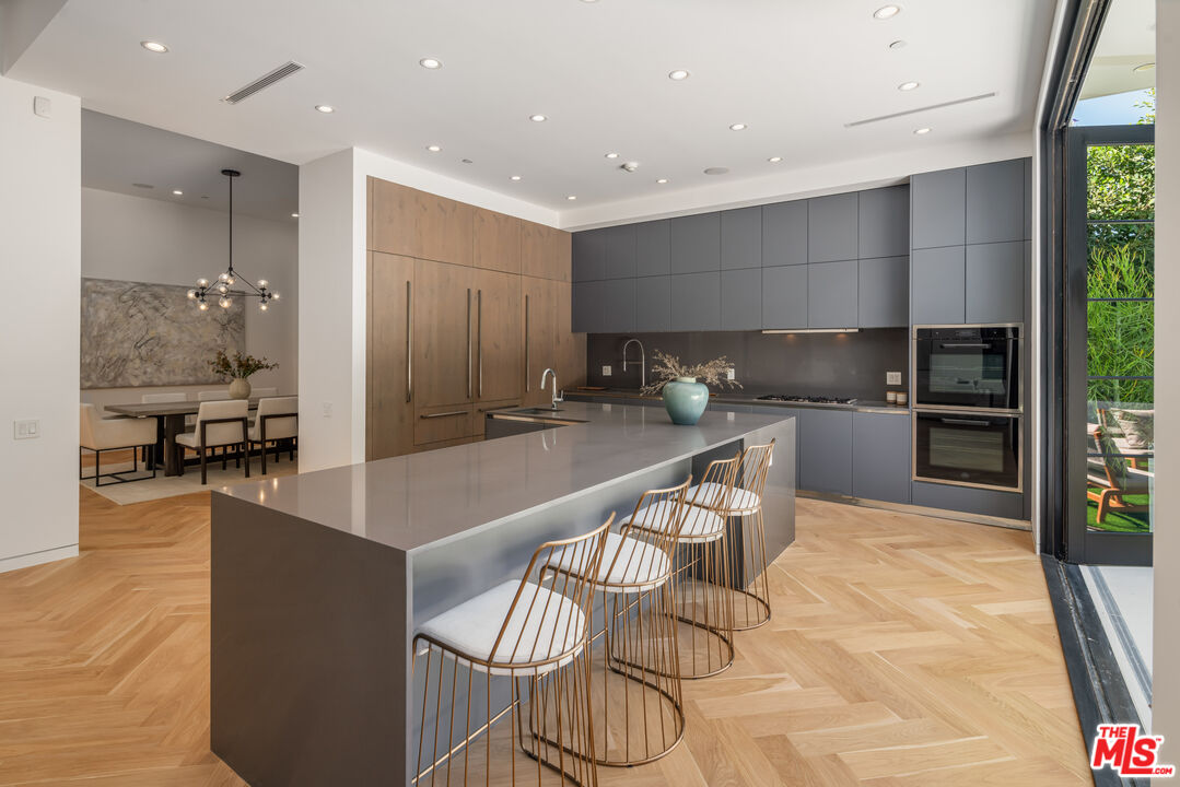 636 N Kilkea Dr