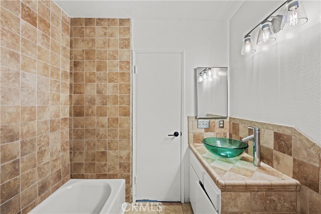 888 Victor AVE Unit: 9