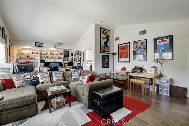 20892 Avenida Amapola