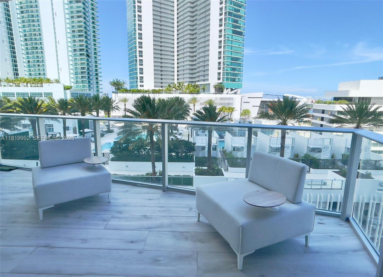 851 NE 1st Avenue 909