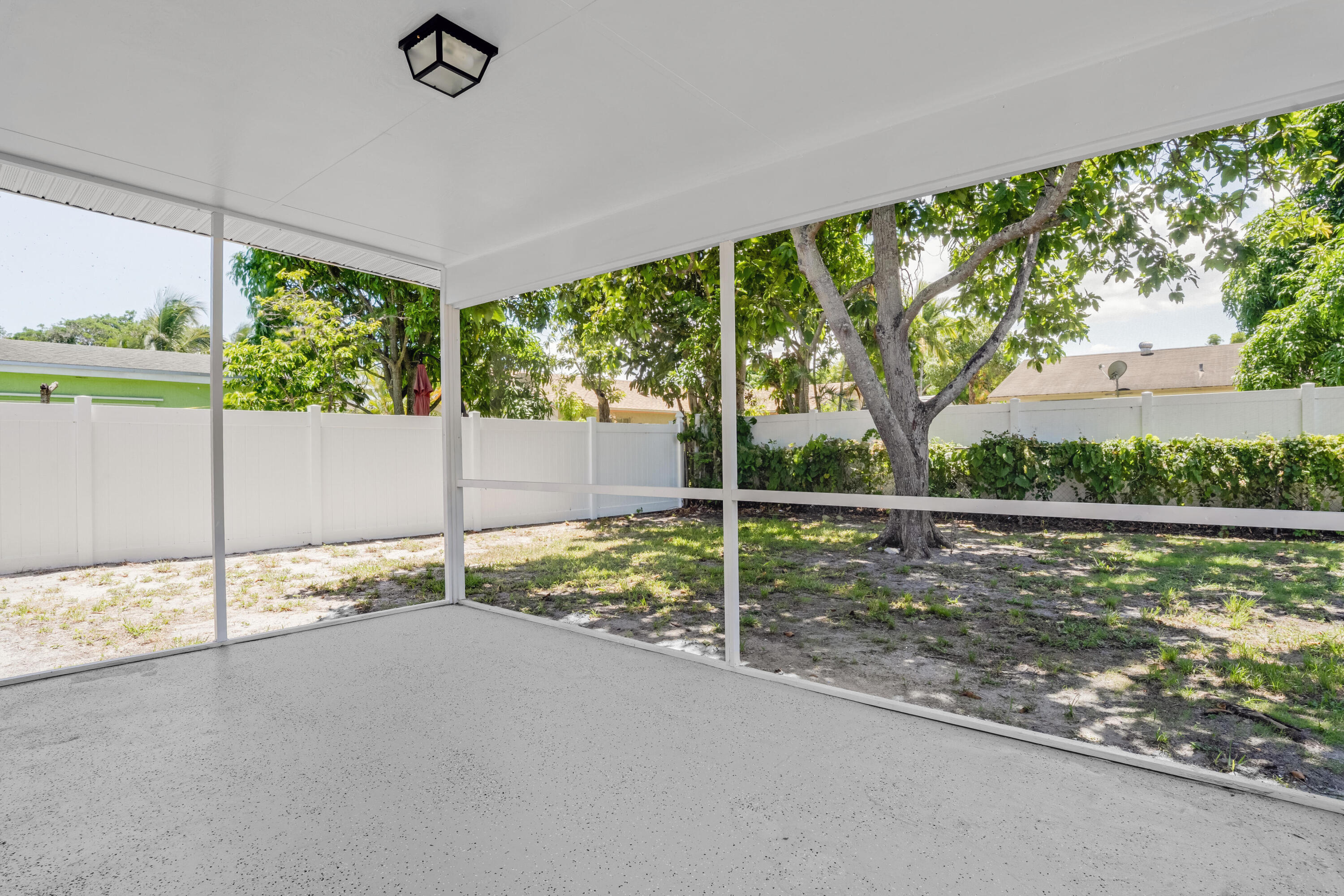 598 Coral Way