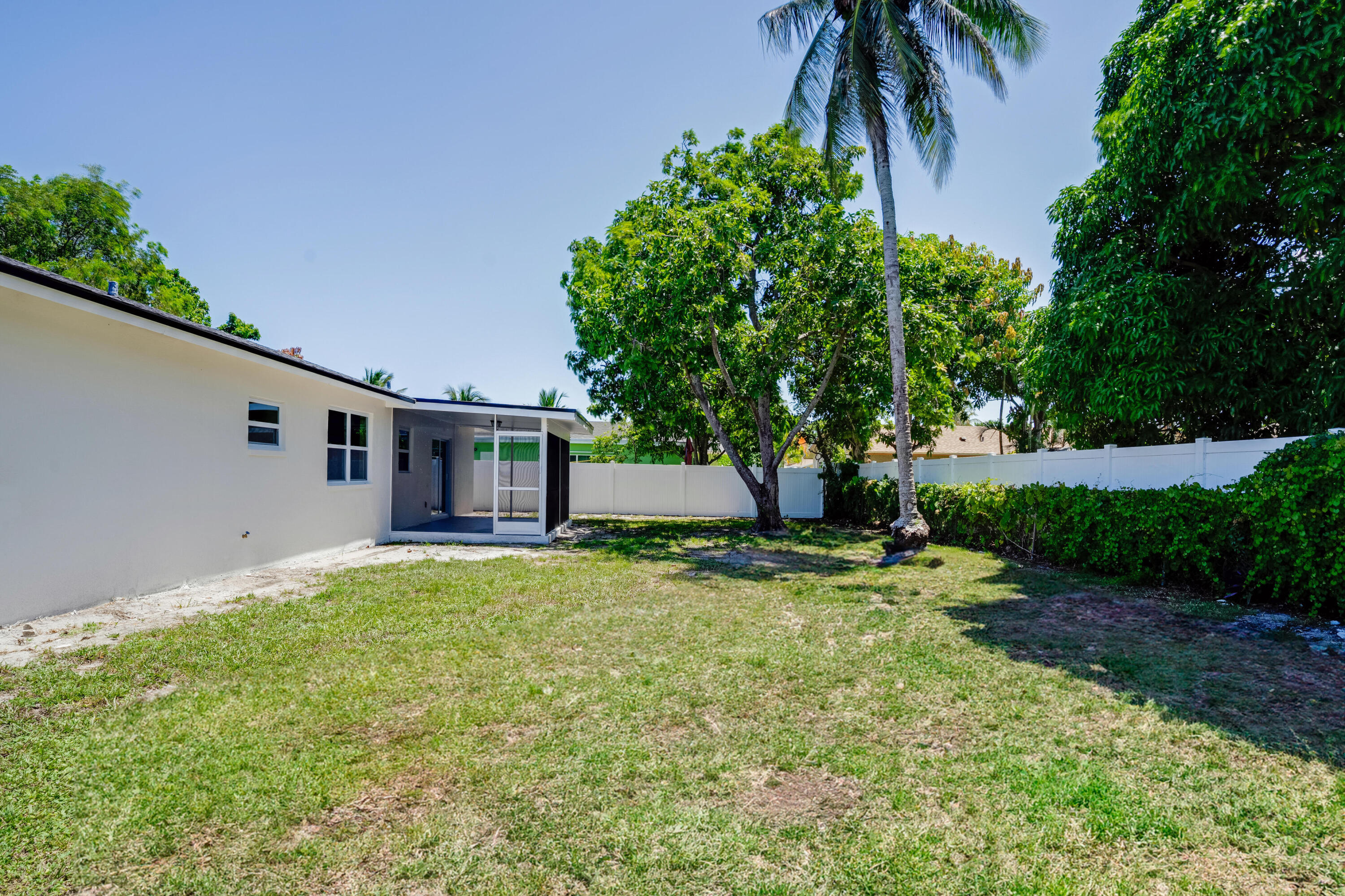 598 Coral Way