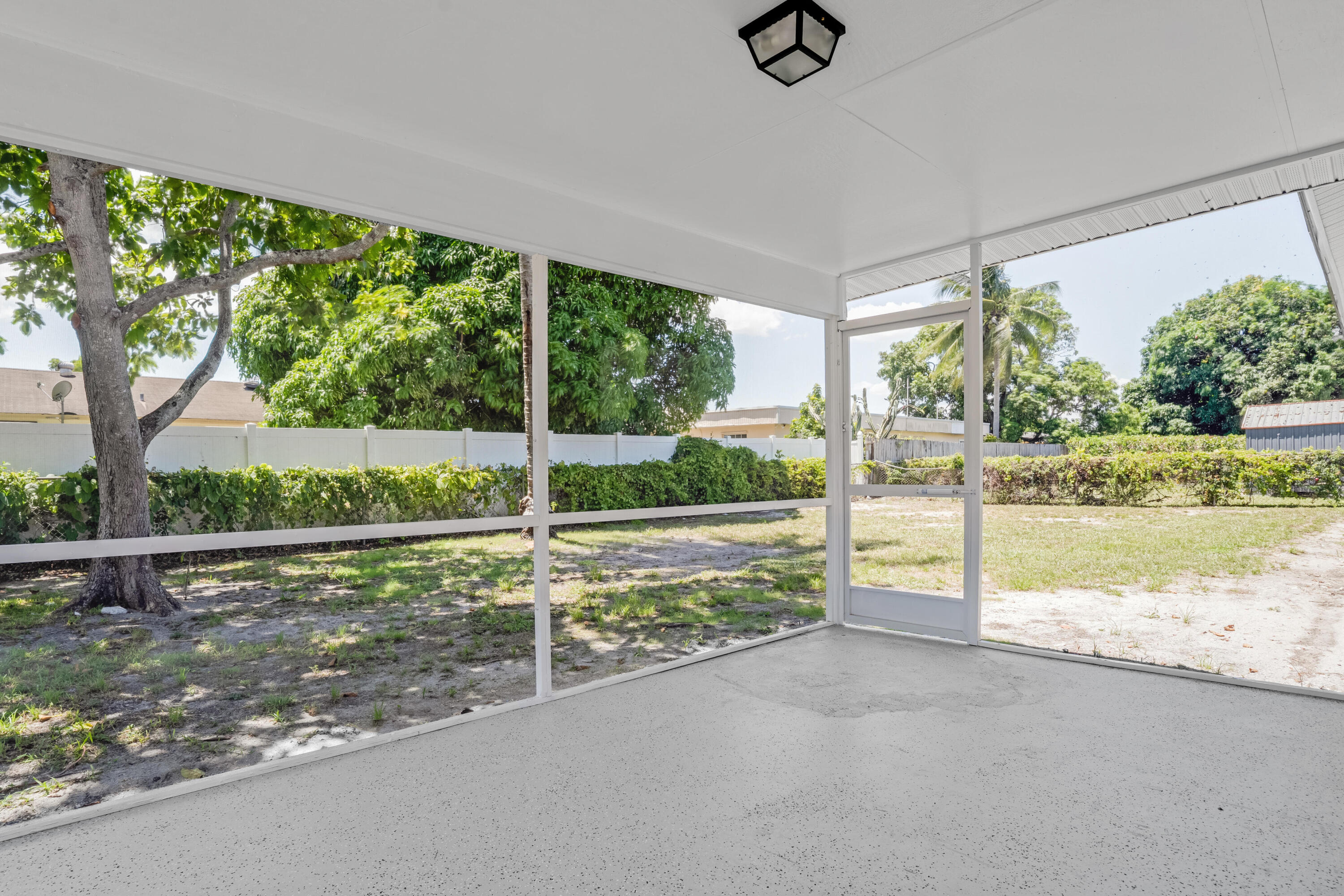 598 Coral Way