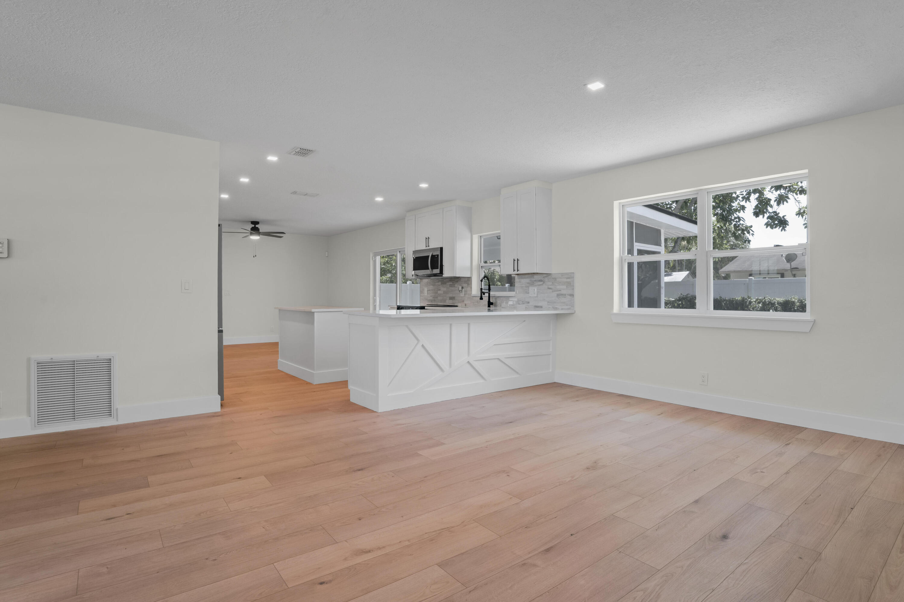 598 Coral Way
