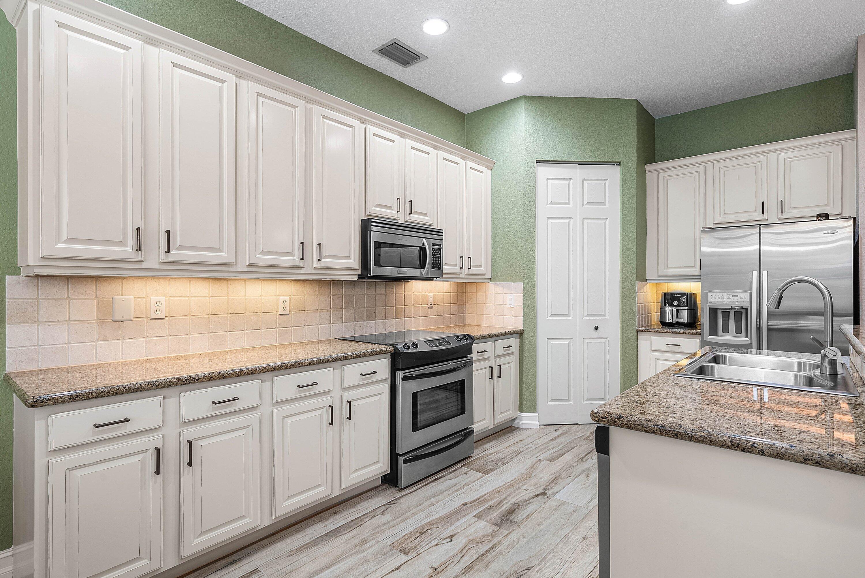 8564 BREEZY OAK Way