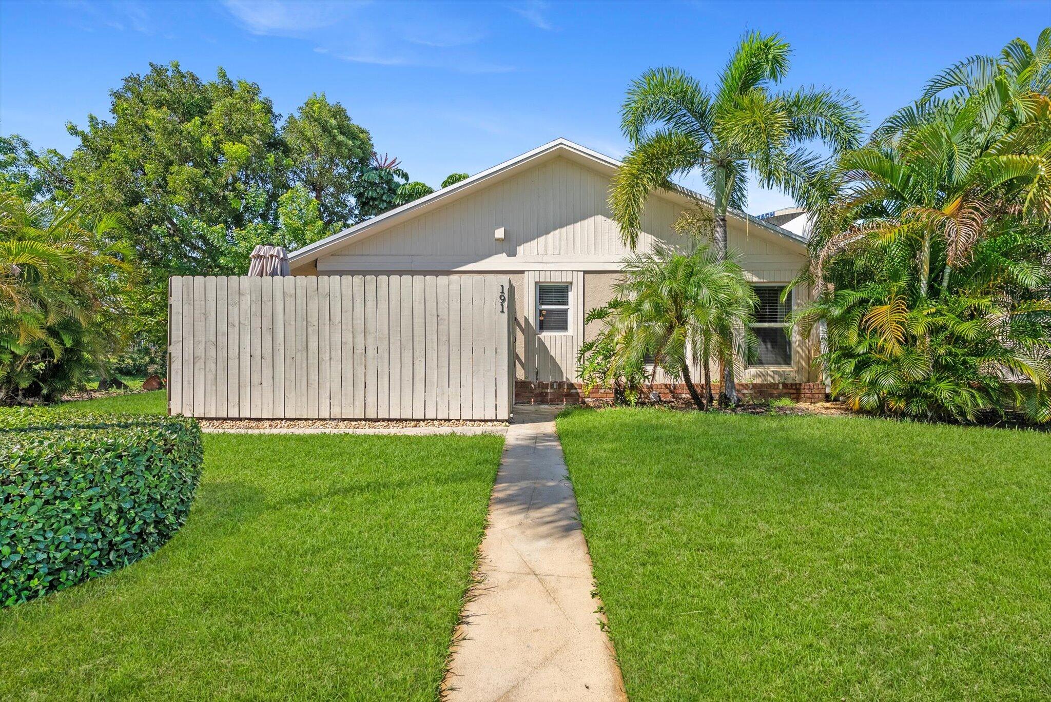 191 SE 1st Circle