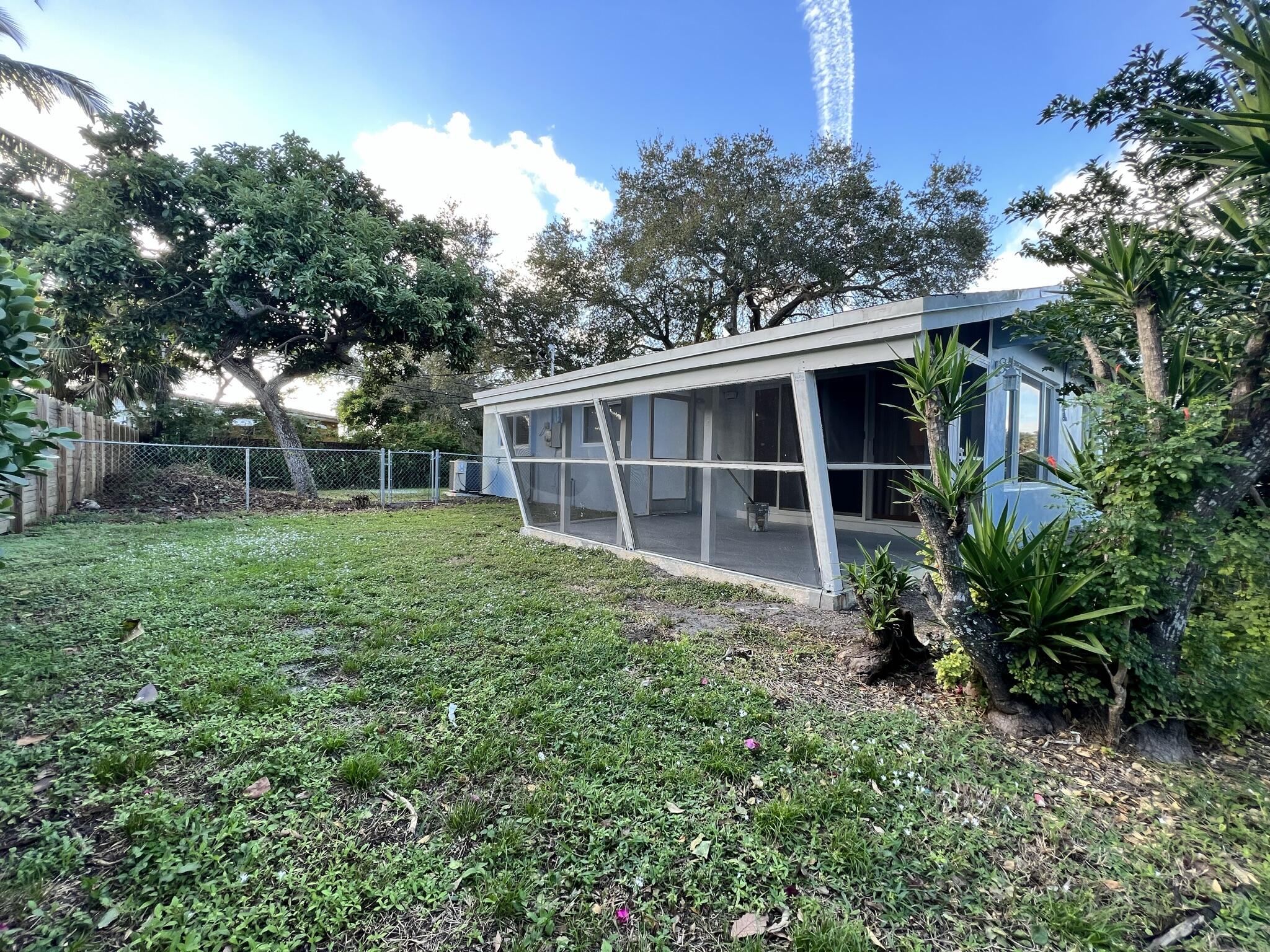 499 NW 14th Avenue