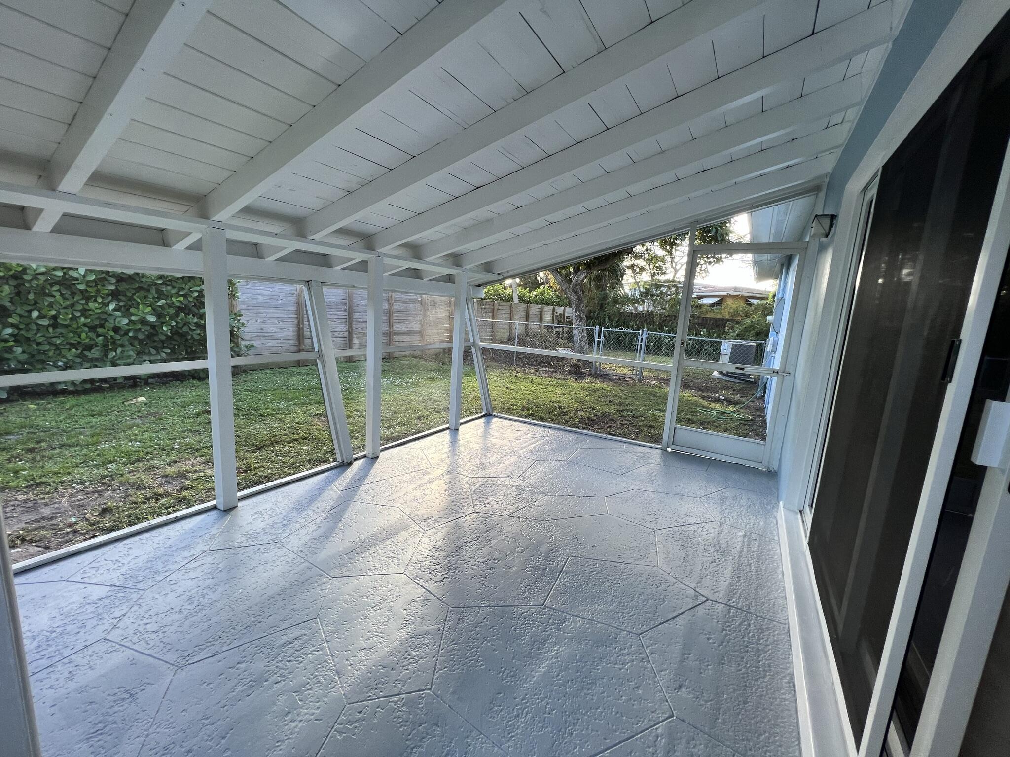 499 NW 14th Avenue