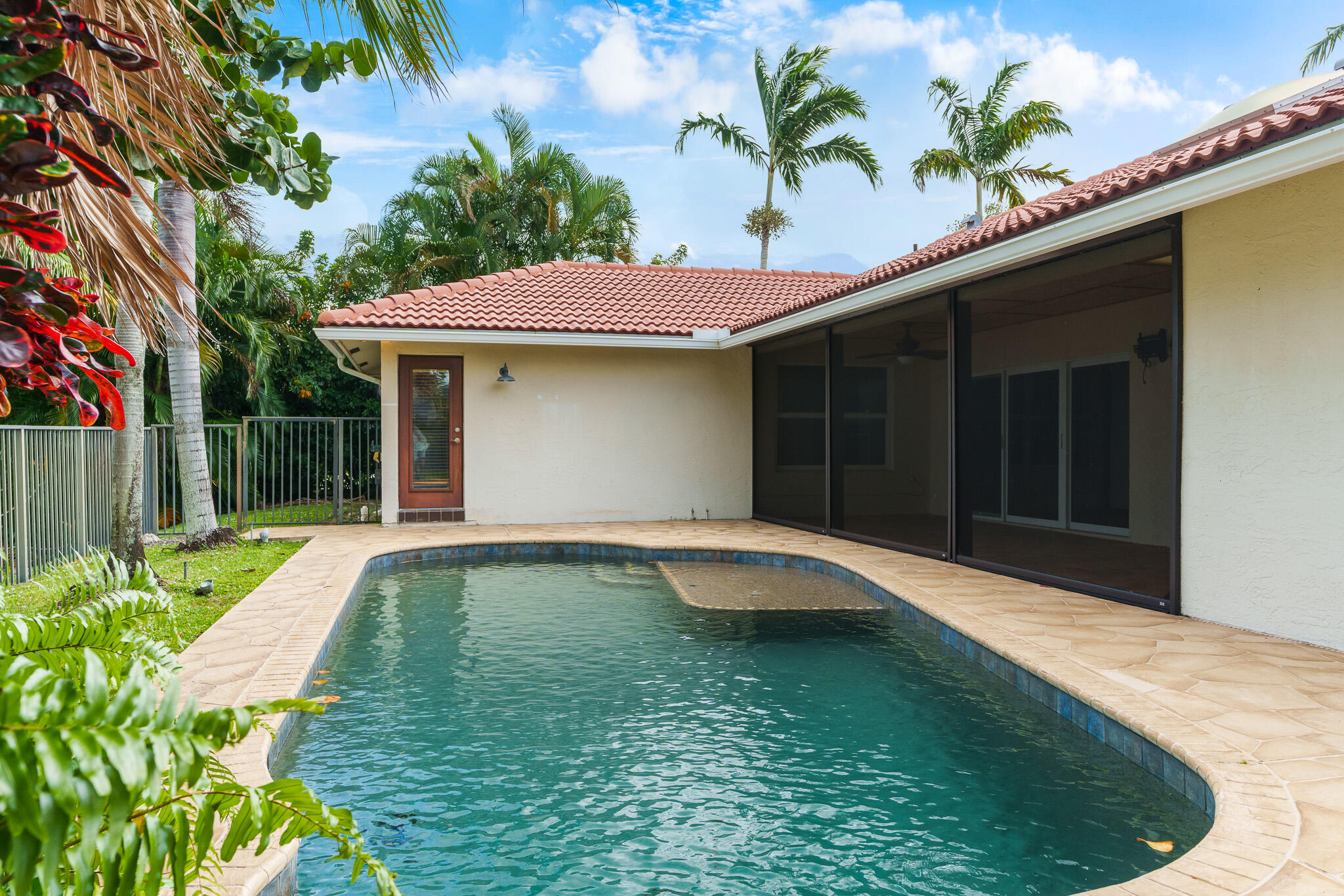 4195 NW 7th Court