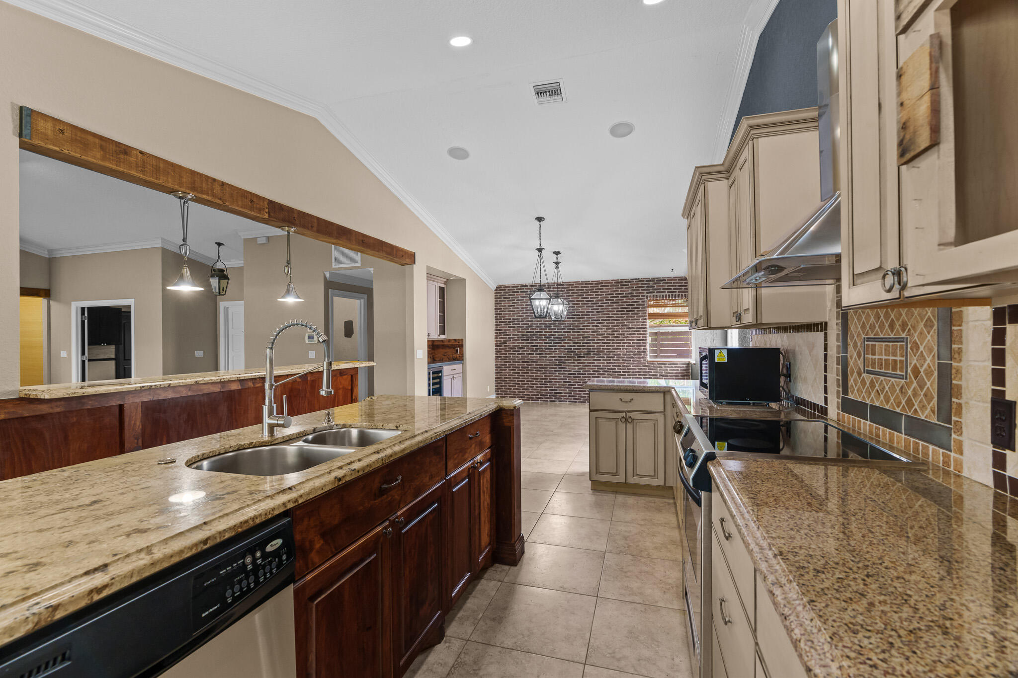 4195 NW 7th Court
