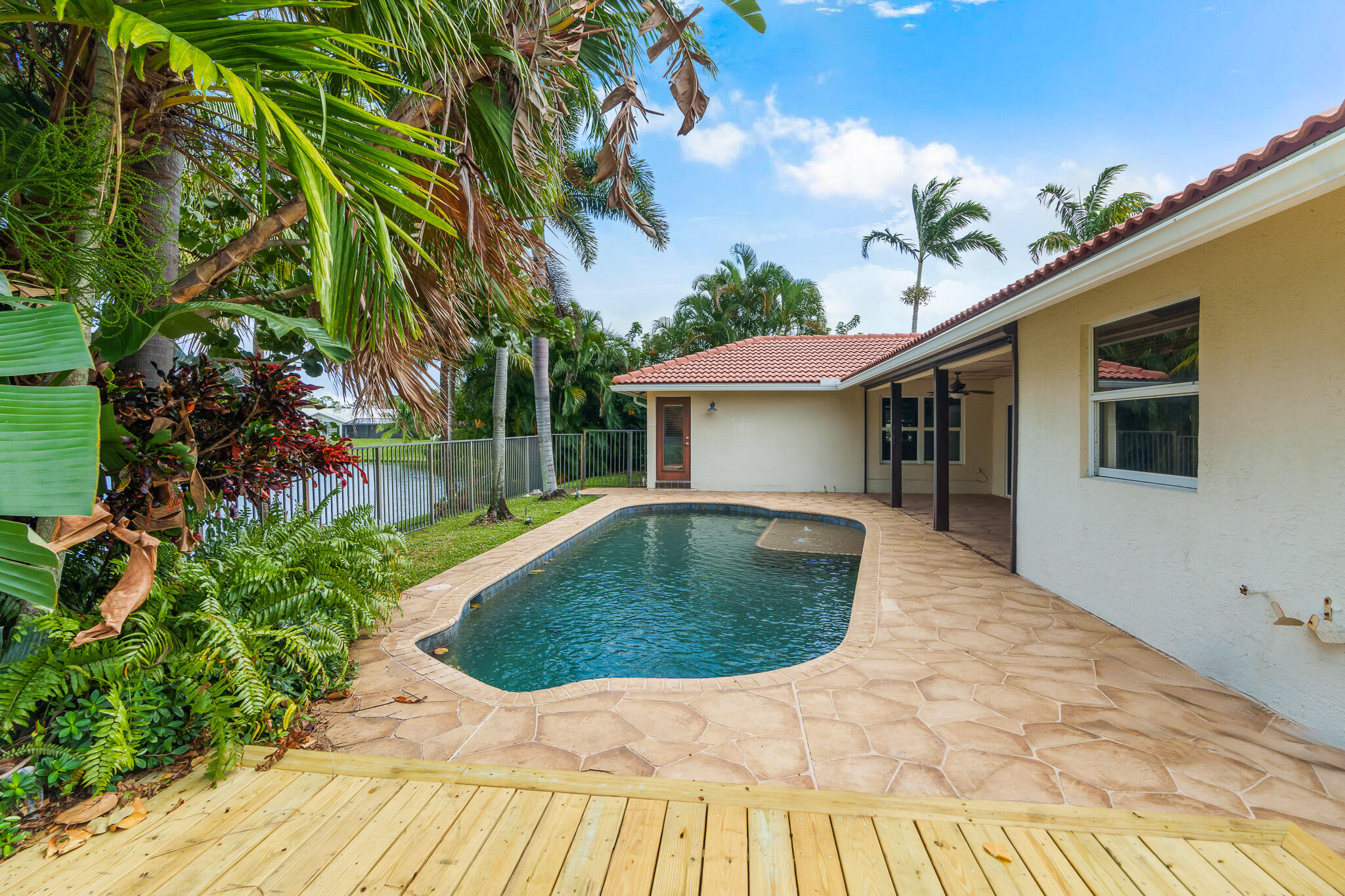 4195 NW 7th Court