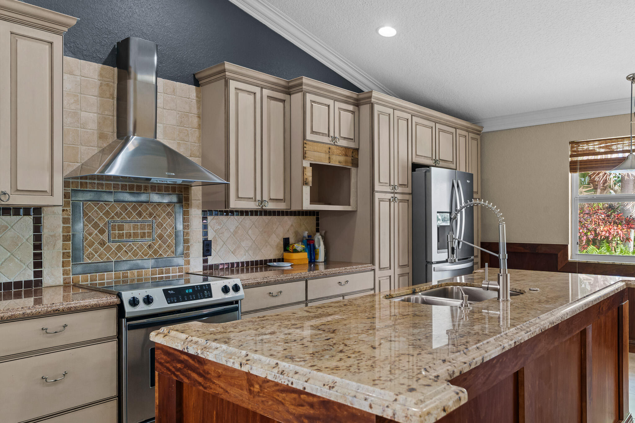 4195 NW 7th Court
