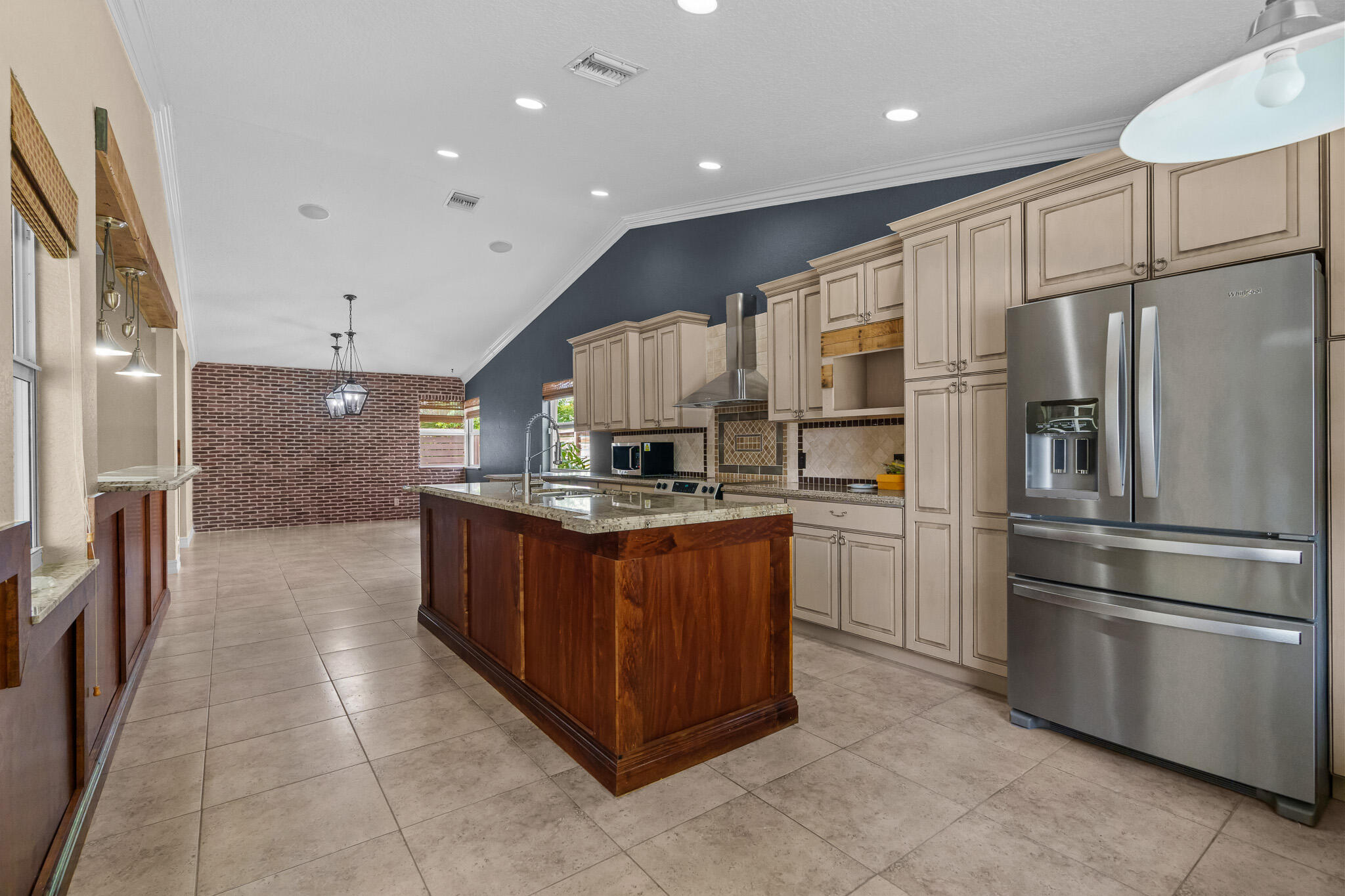 4195 NW 7th Court