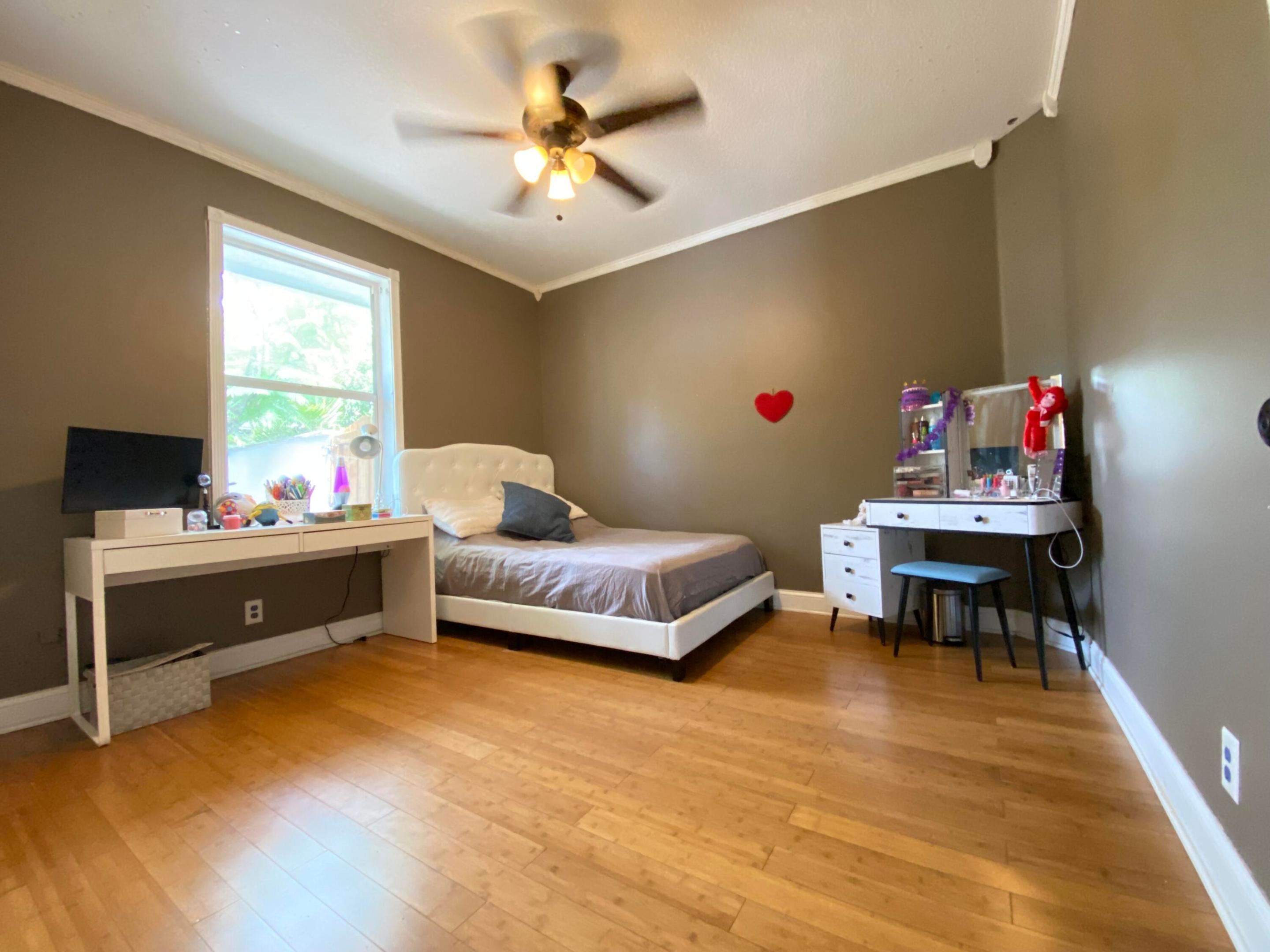 109 SE 31st Avenue