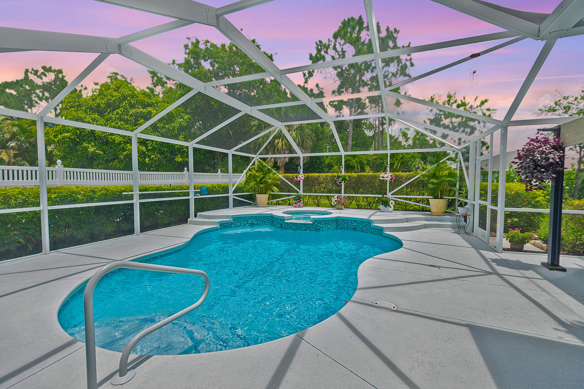 5927 NW Favian Avenue