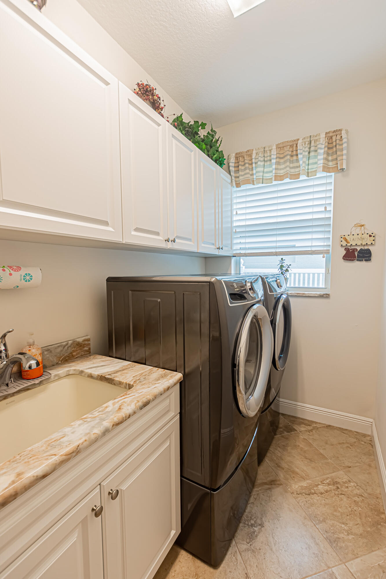 5927 NW Favian Avenue