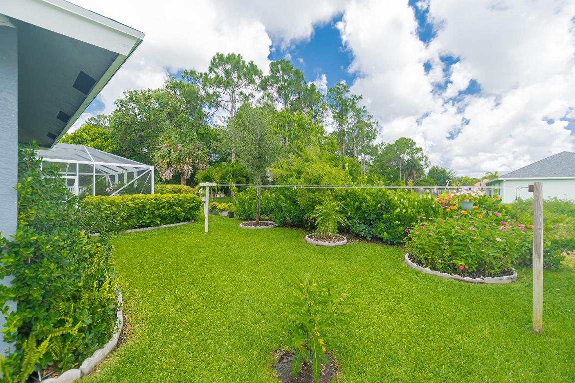 5927 NW Favian Avenue