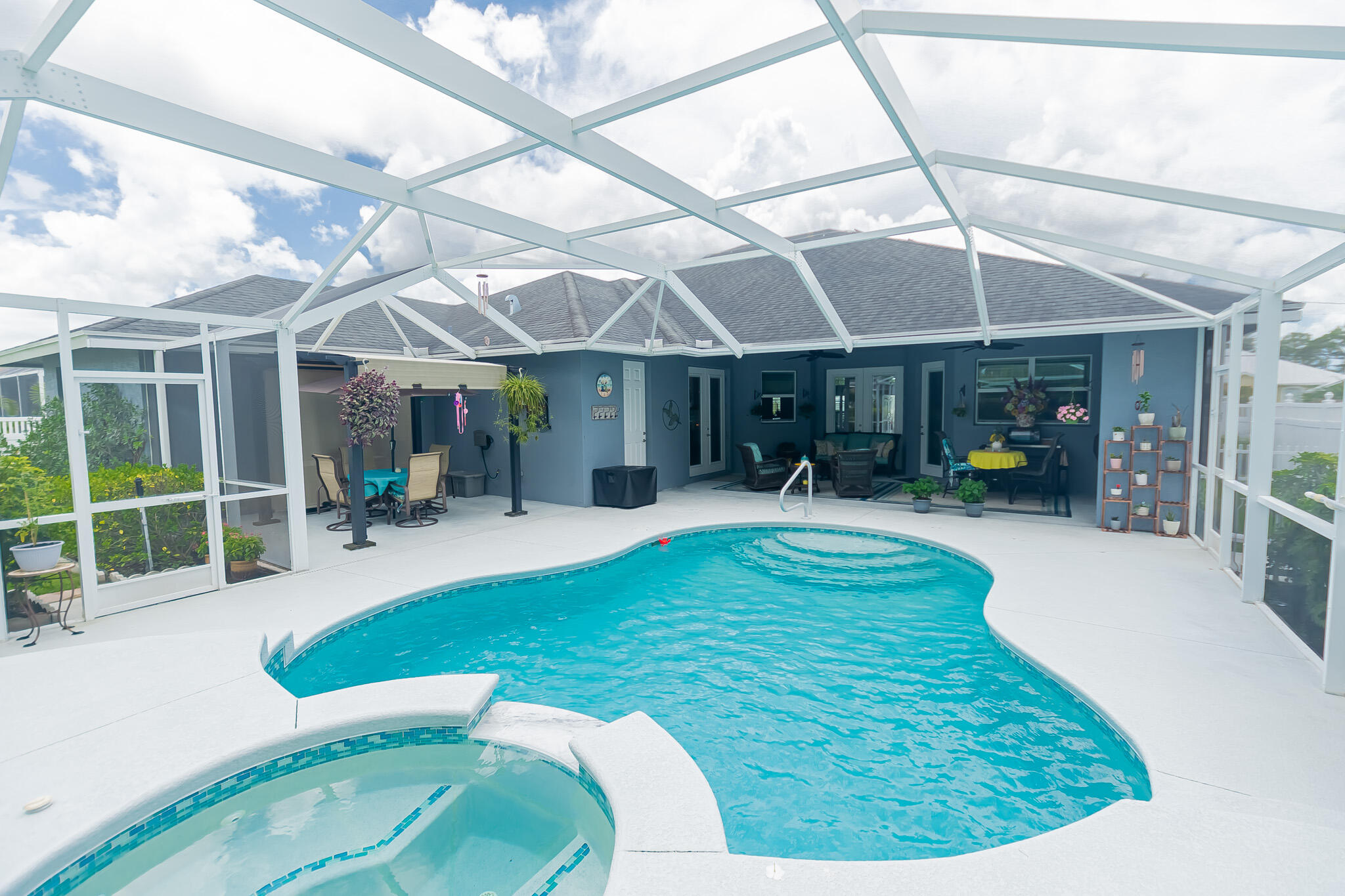 5927 NW Favian Avenue