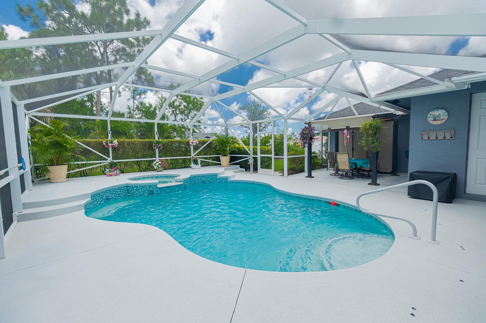 5927 NW Favian Avenue