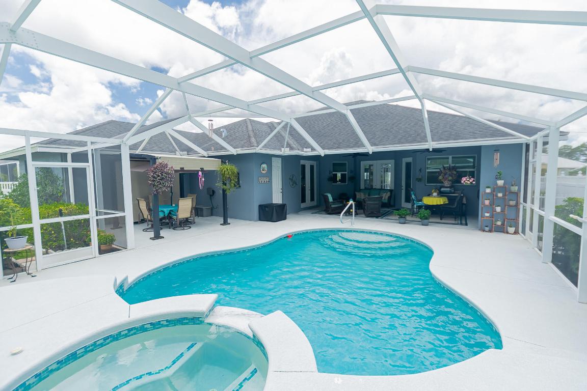 5927 NW Favian Avenue