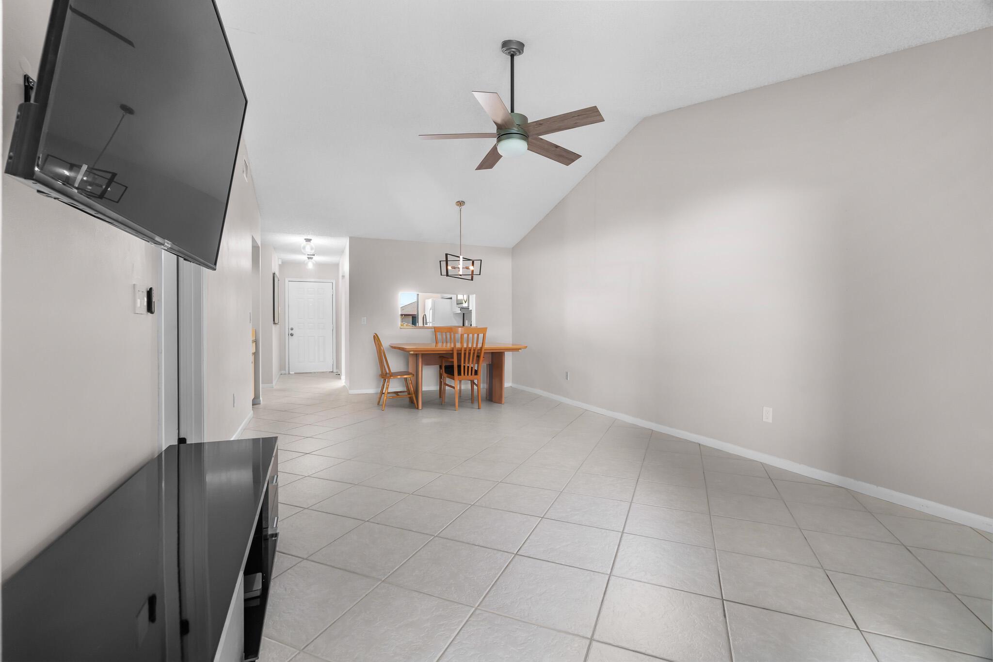 5201 W Club Circle 203