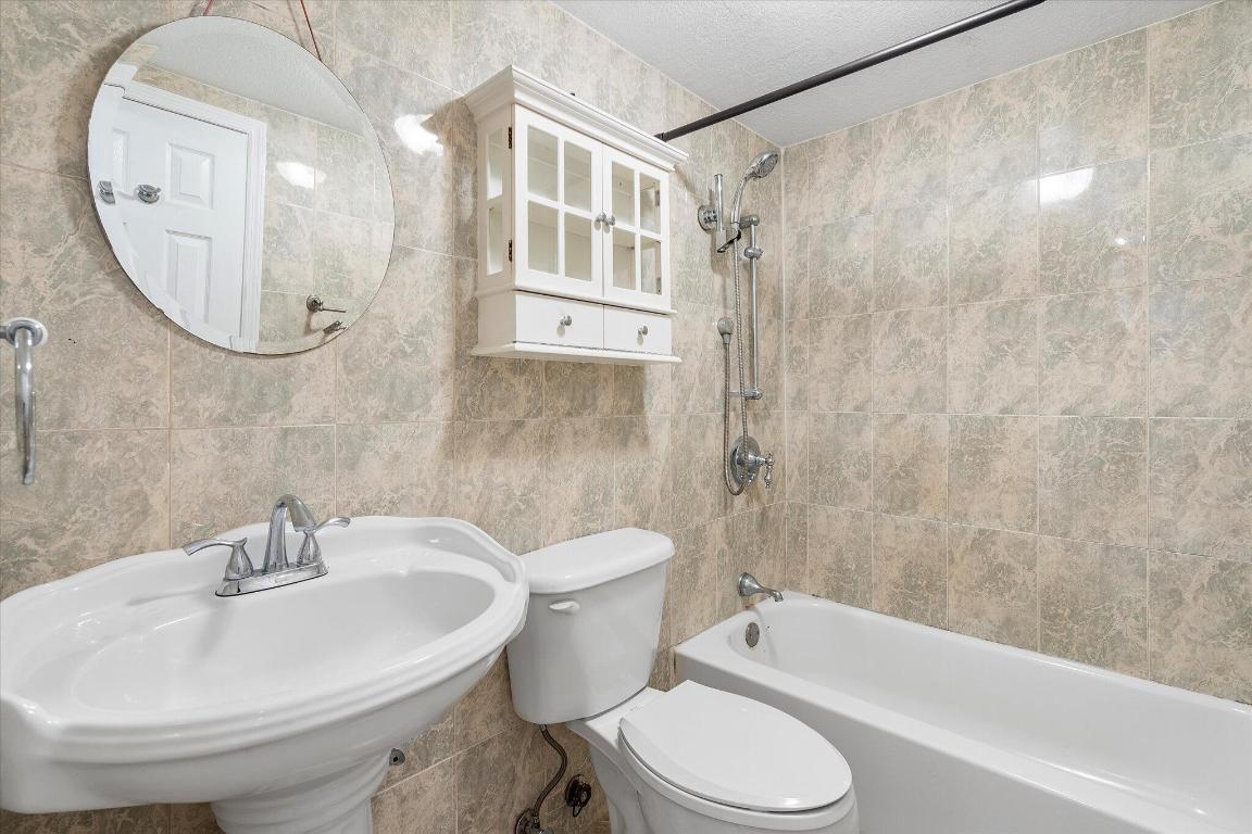 2138 SW 6th Street 301