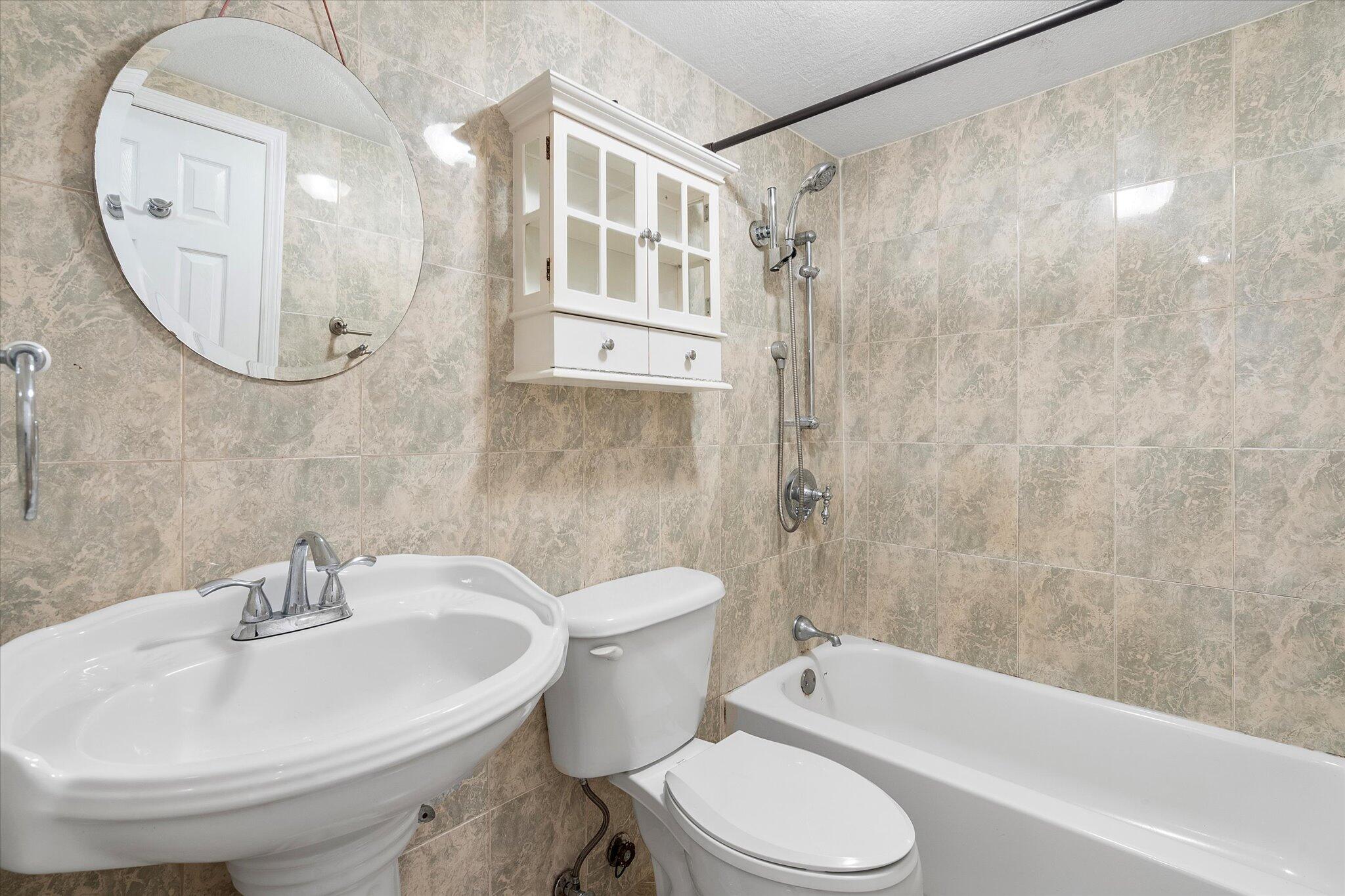 2138 SW 6th Street 301