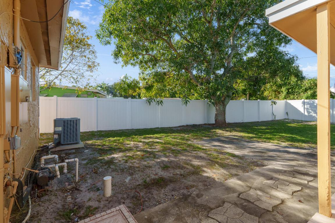 3041 E Palm Drive, Boynton Beach