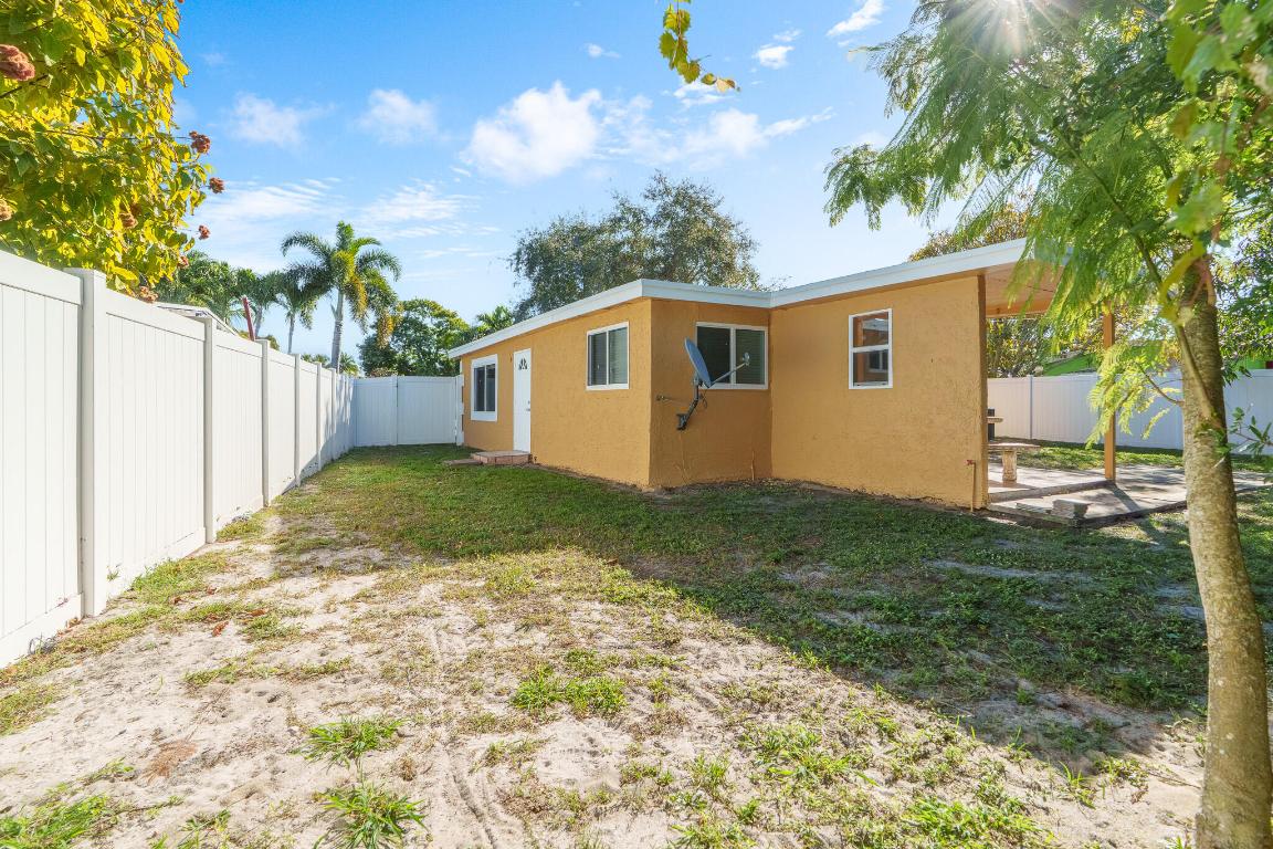 3041 E Palm Drive, Boynton Beach