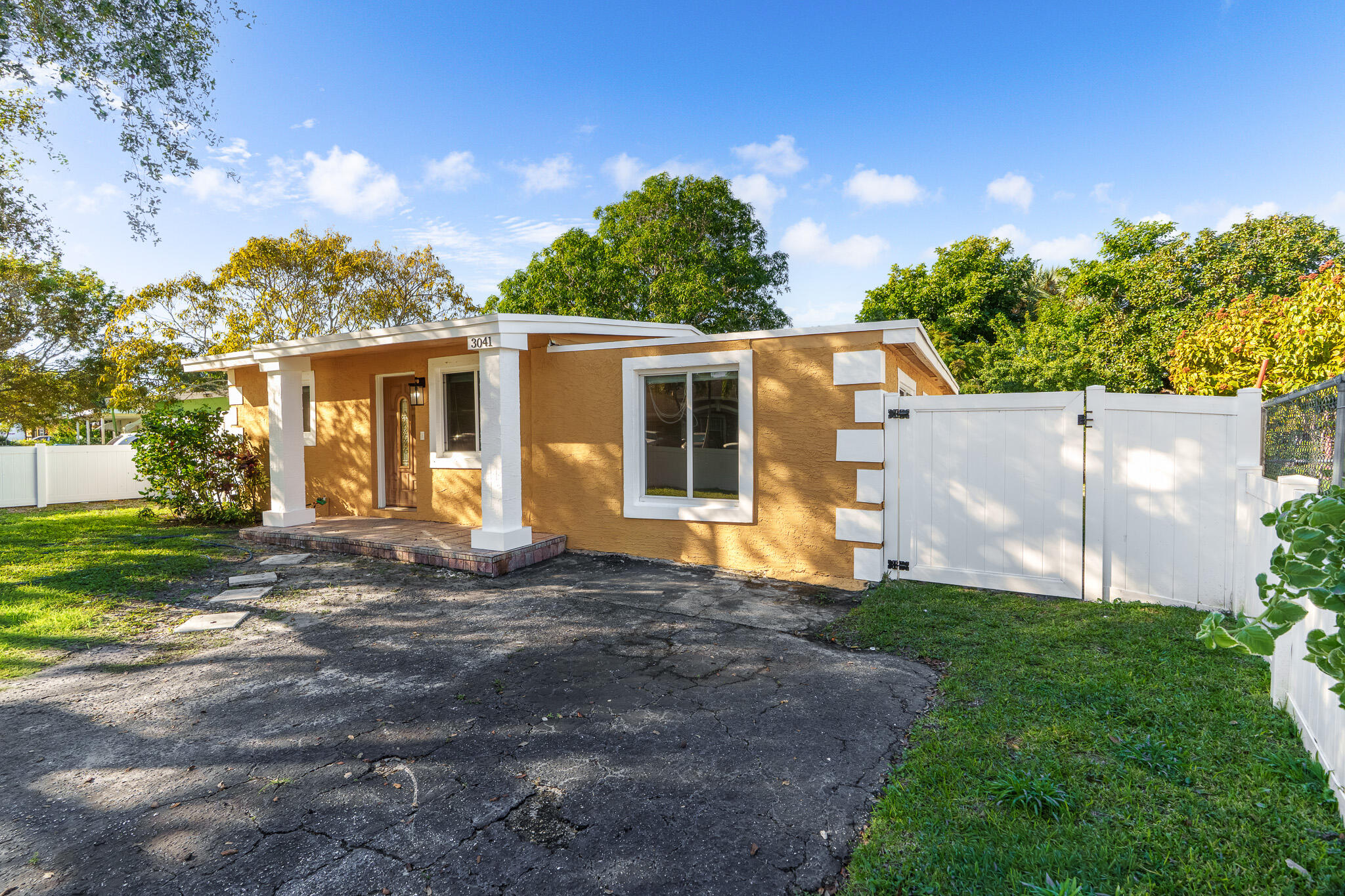 3041 E Palm Drive, Boynton Beach