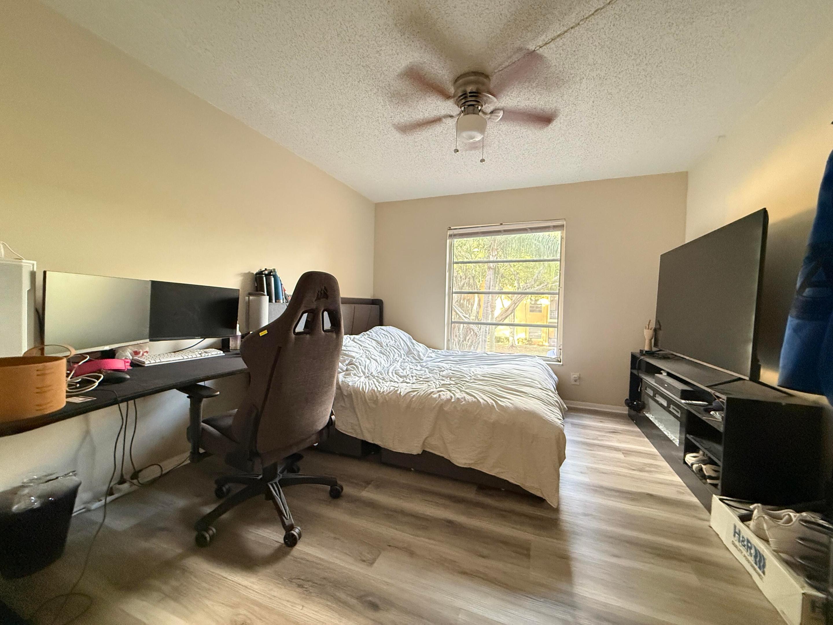 460 NW 20th Street 2070
