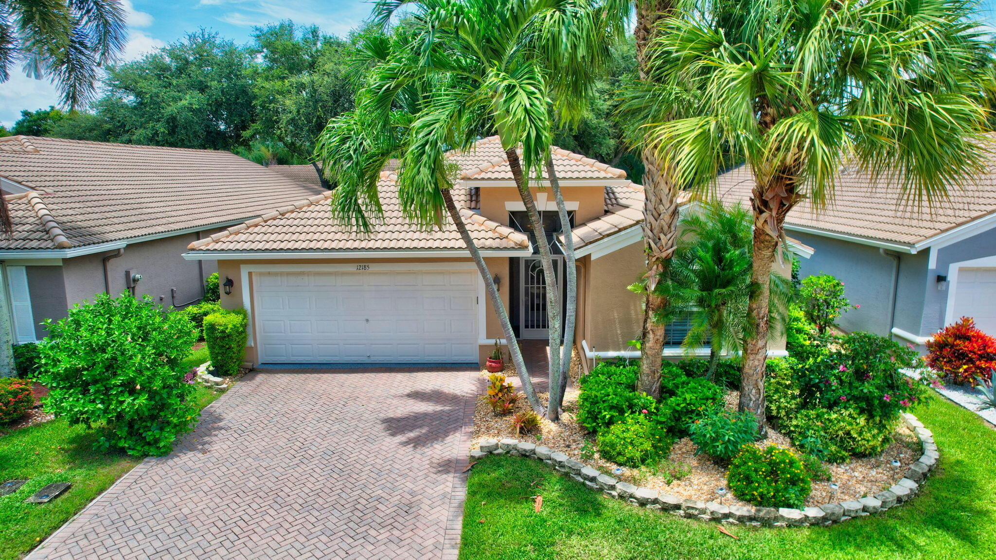 12185 La Vita Way