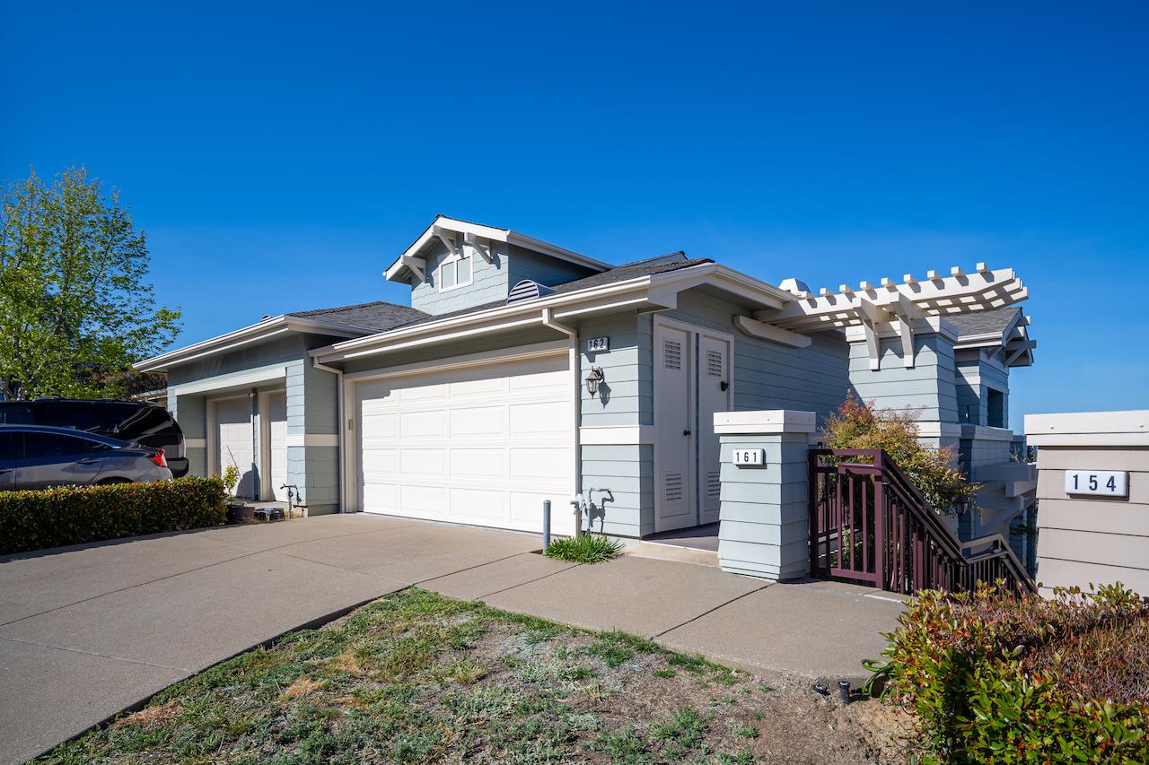 161 Cliff Swallow Court