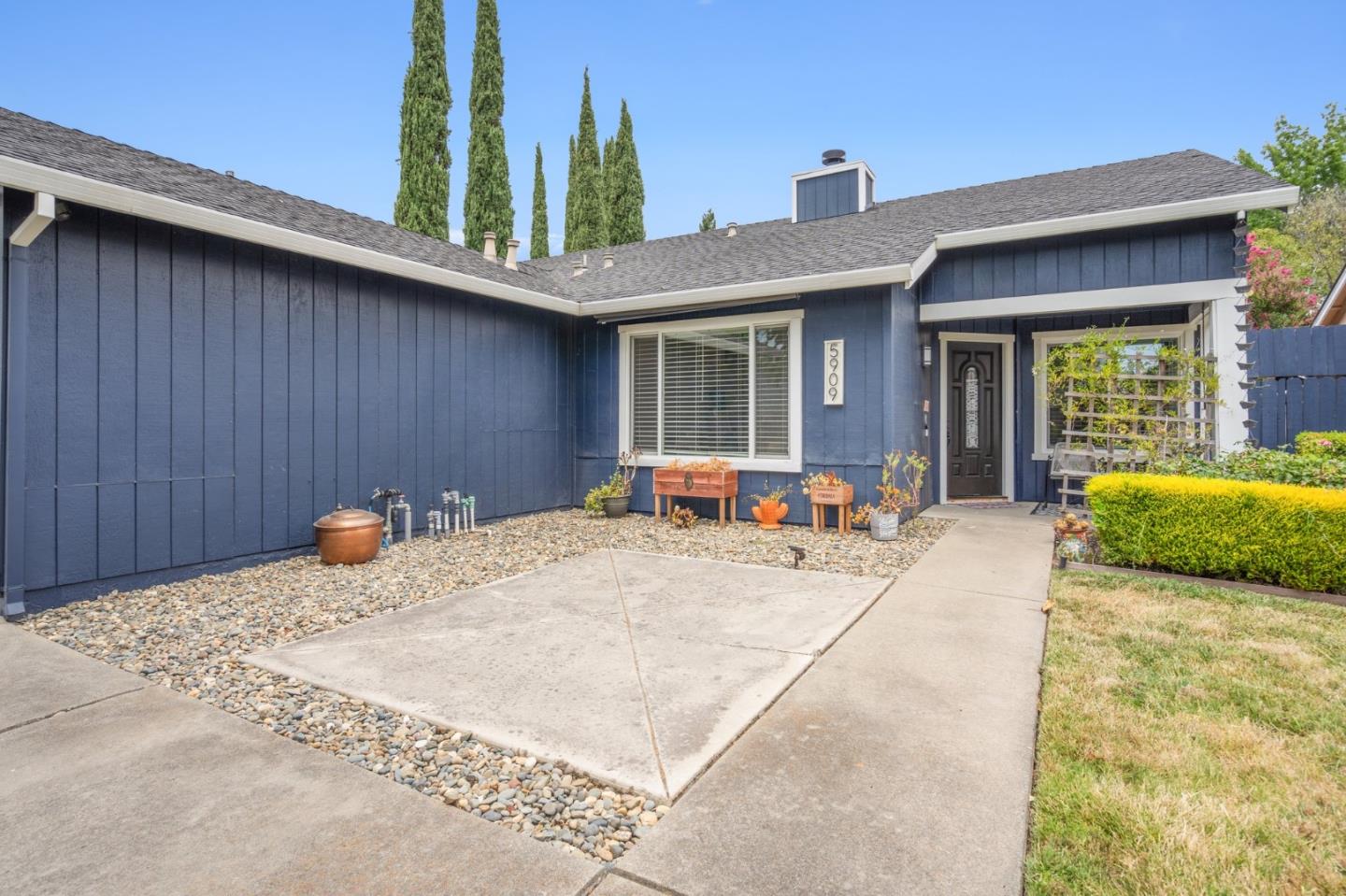 5909 Sawyer Circle