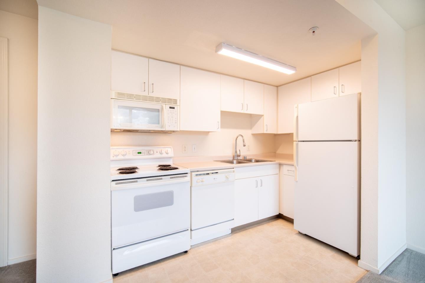 8200 Oceanview Terrace 412