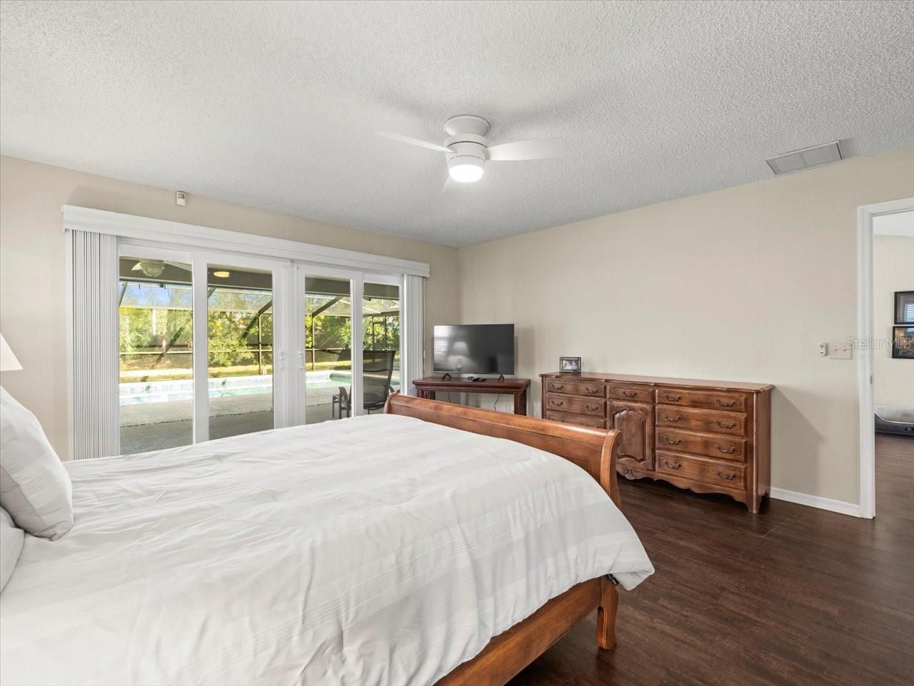 10111 LAKE COVE LN