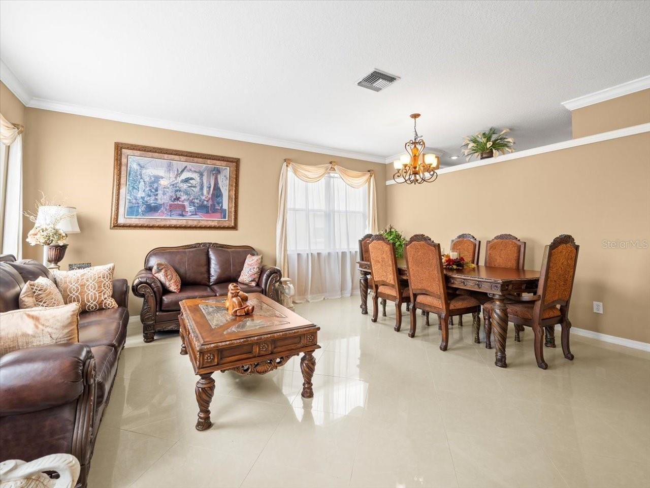5537 TERRAIN DE GOLF DR