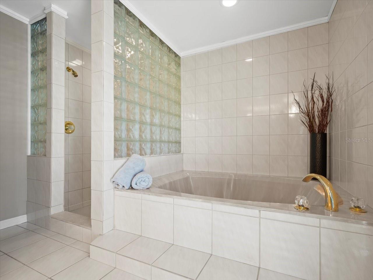 3114 SAMARA DR