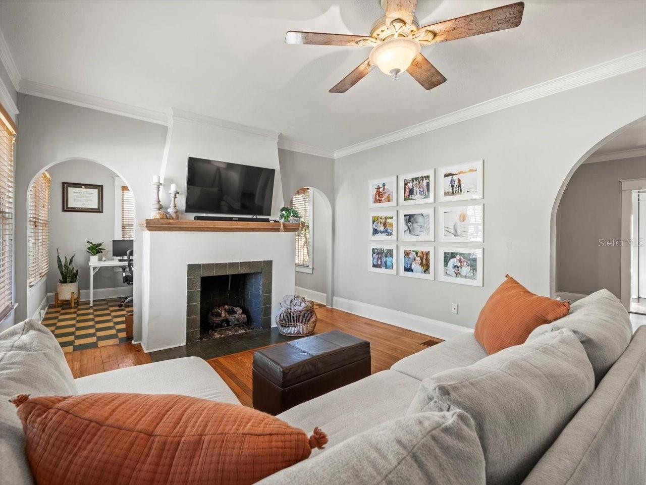 208 S BUNGALOW PARK AVE