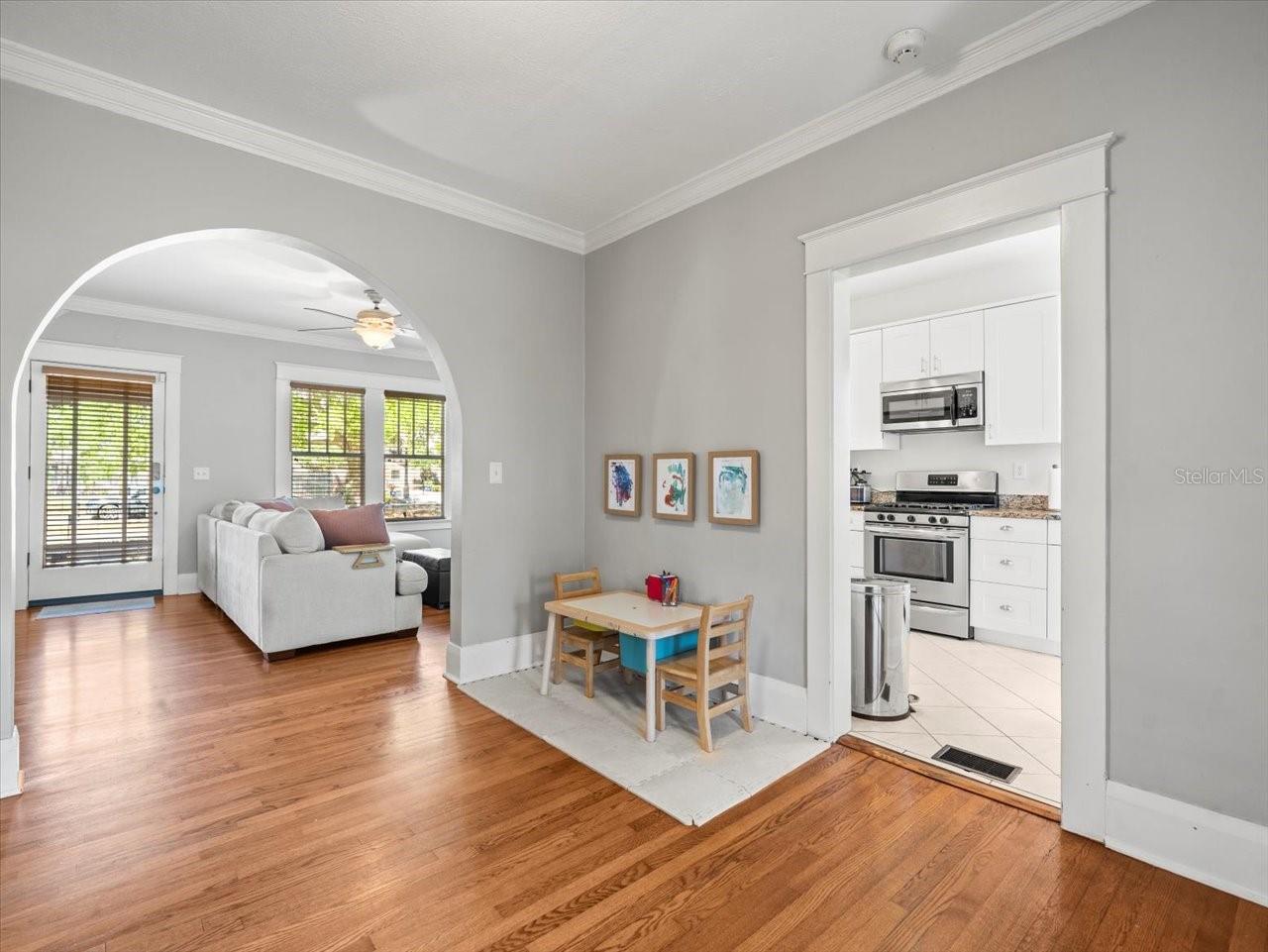 208 S BUNGALOW PARK AVE