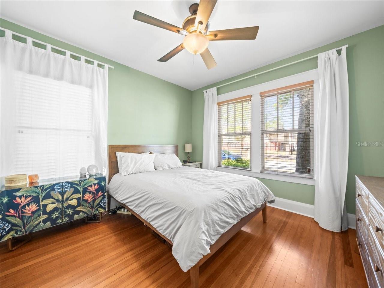 208 S BUNGALOW PARK AVE