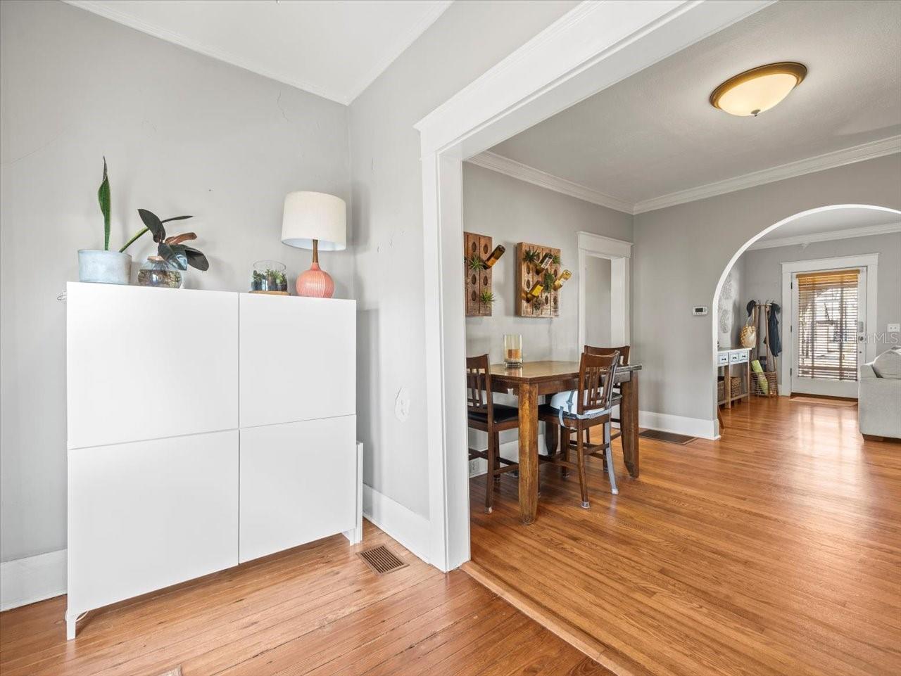 208 S BUNGALOW PARK AVE