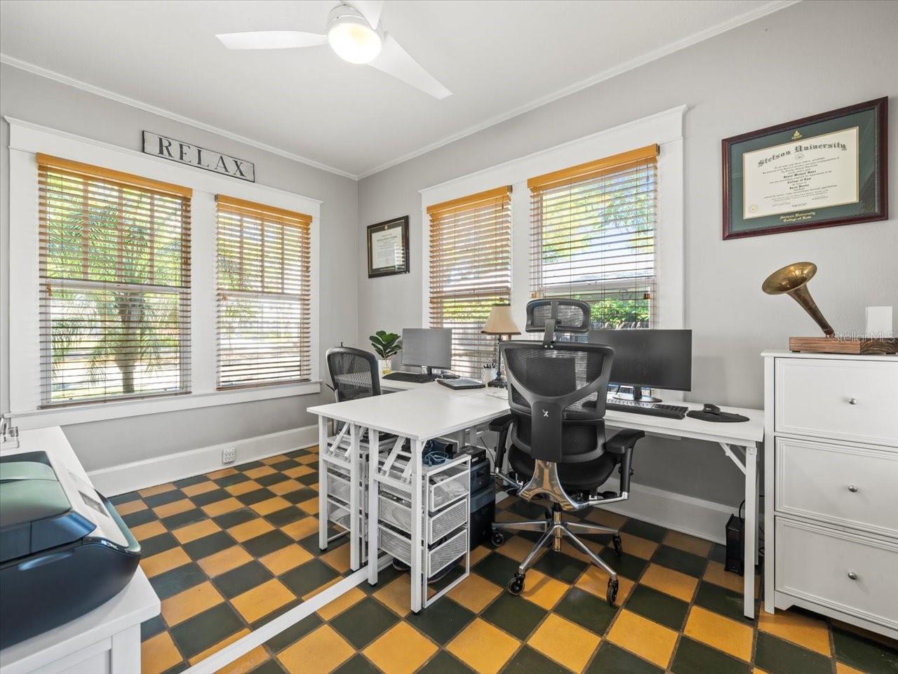 208 S BUNGALOW PARK AVE