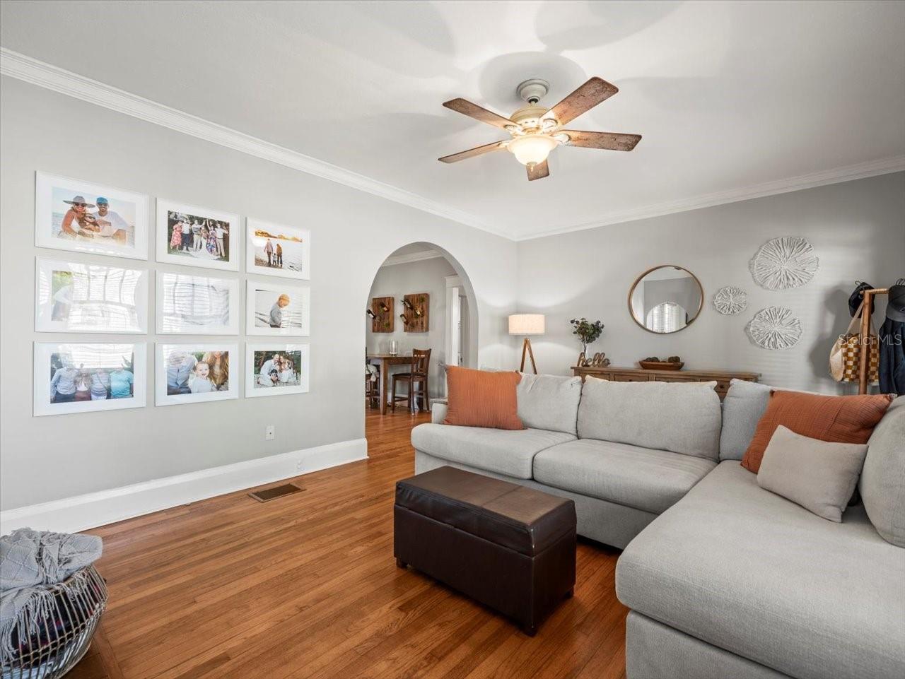 208 S BUNGALOW PARK AVE