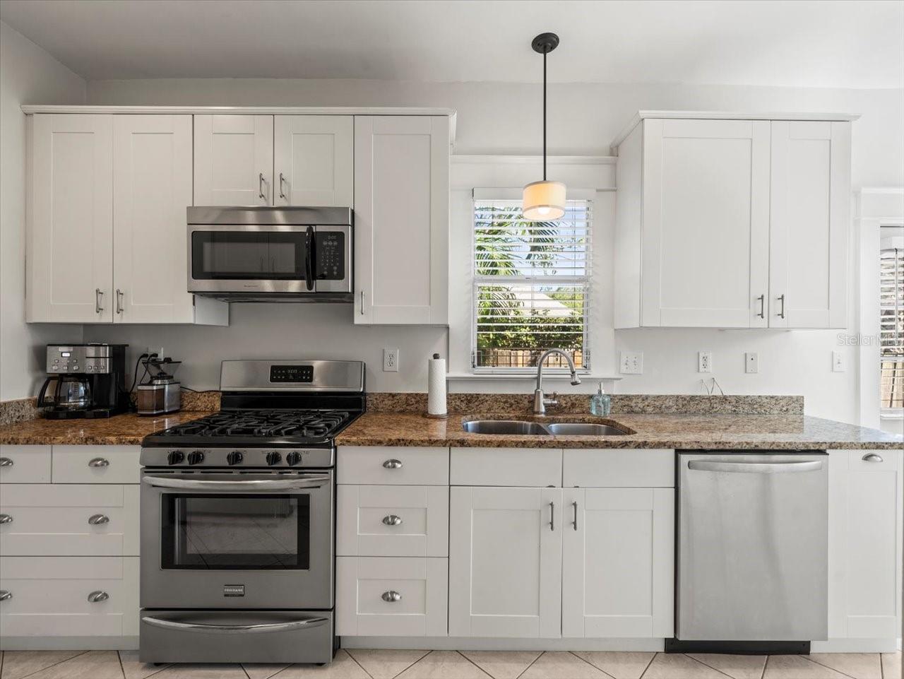 208 S BUNGALOW PARK AVE