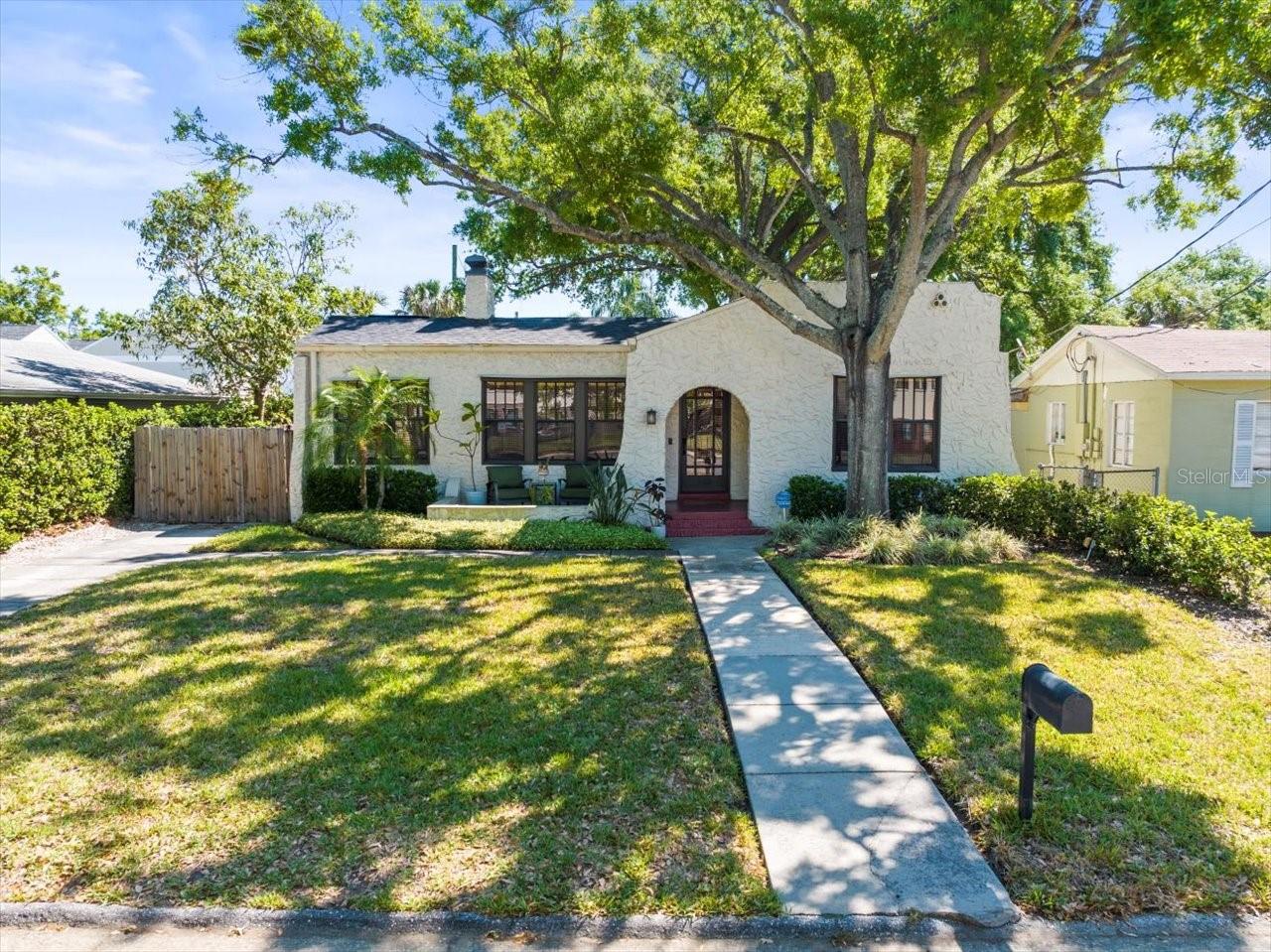 208 S BUNGALOW PARK AVE