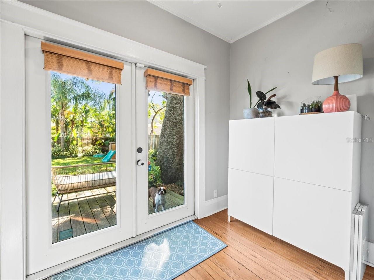 208 S BUNGALOW PARK AVE