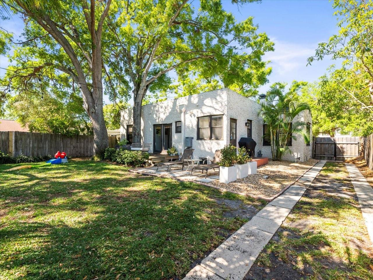 208 S BUNGALOW PARK AVE