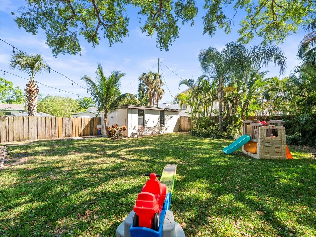 208 S BUNGALOW PARK AVE